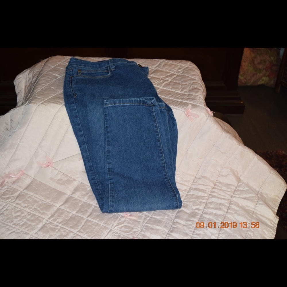 NYDJ NWOT!  Great Brand for woman! - Picture 3 of 3